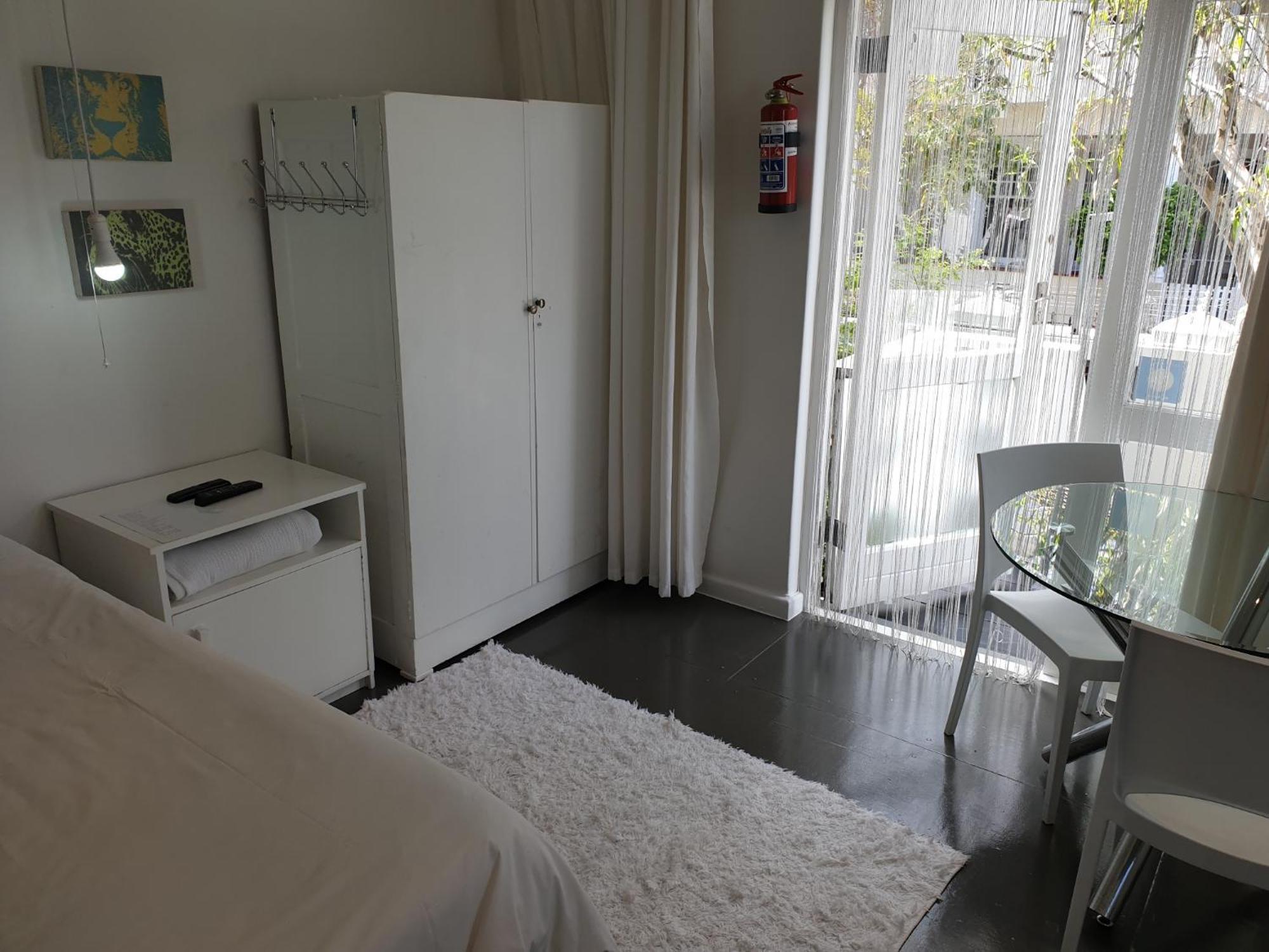 4 On Highworth Apartments And Studios Fokváros Kültér fotó